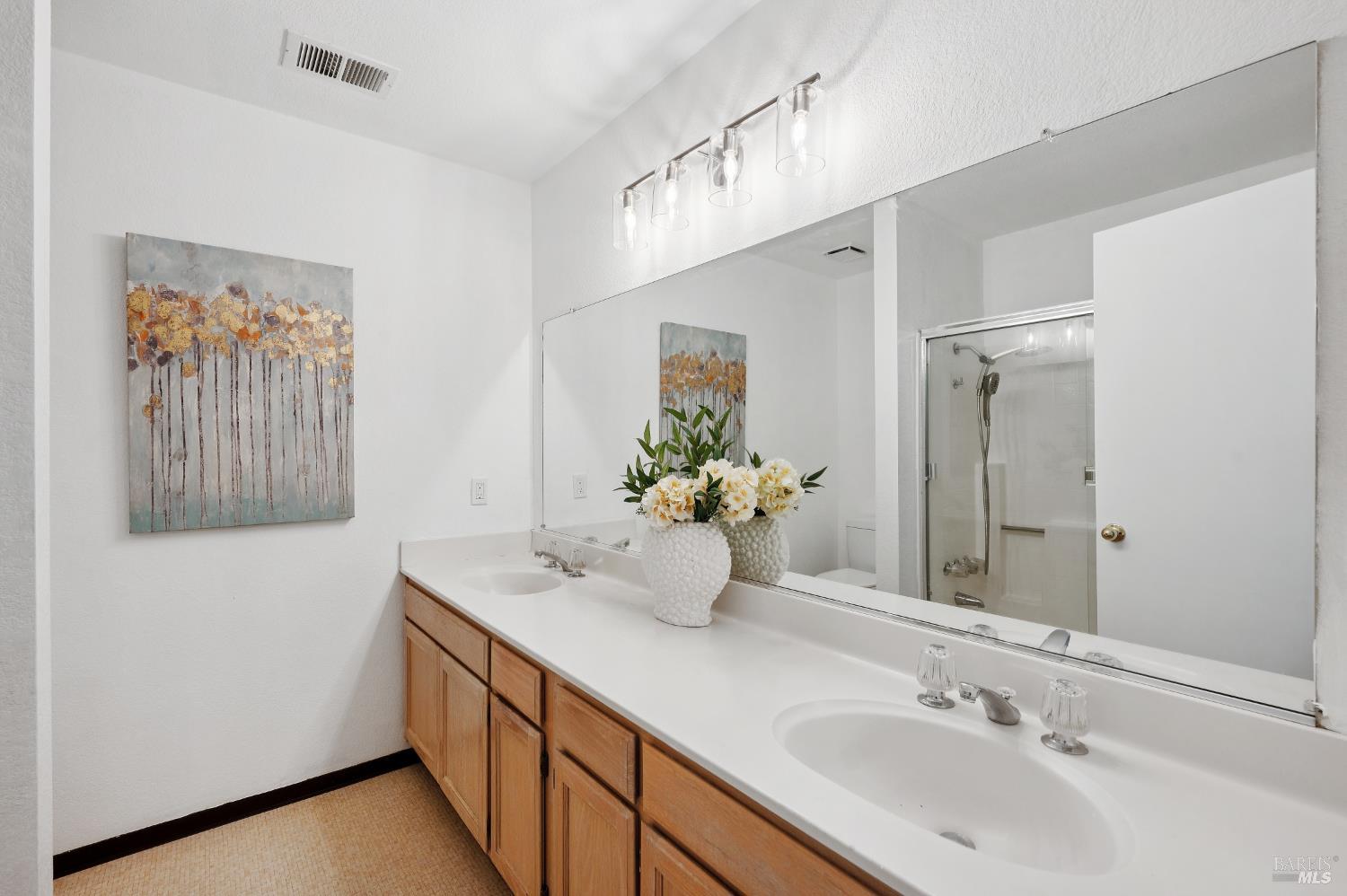 Detail Gallery Image 11 of 17 For 5 Briarwood Ct, Novato,  CA 94947 - 3 Beds | 2/1 Baths