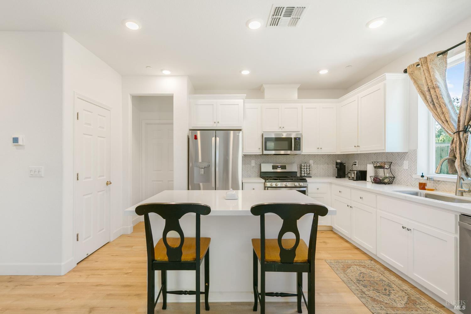 Vasquez Court, Vacaville, California image 9