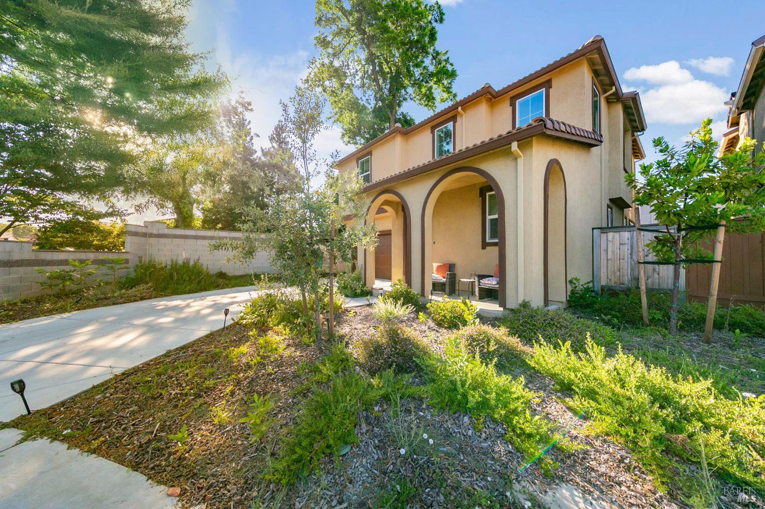 Vasquez Court, Vacaville, California image 3