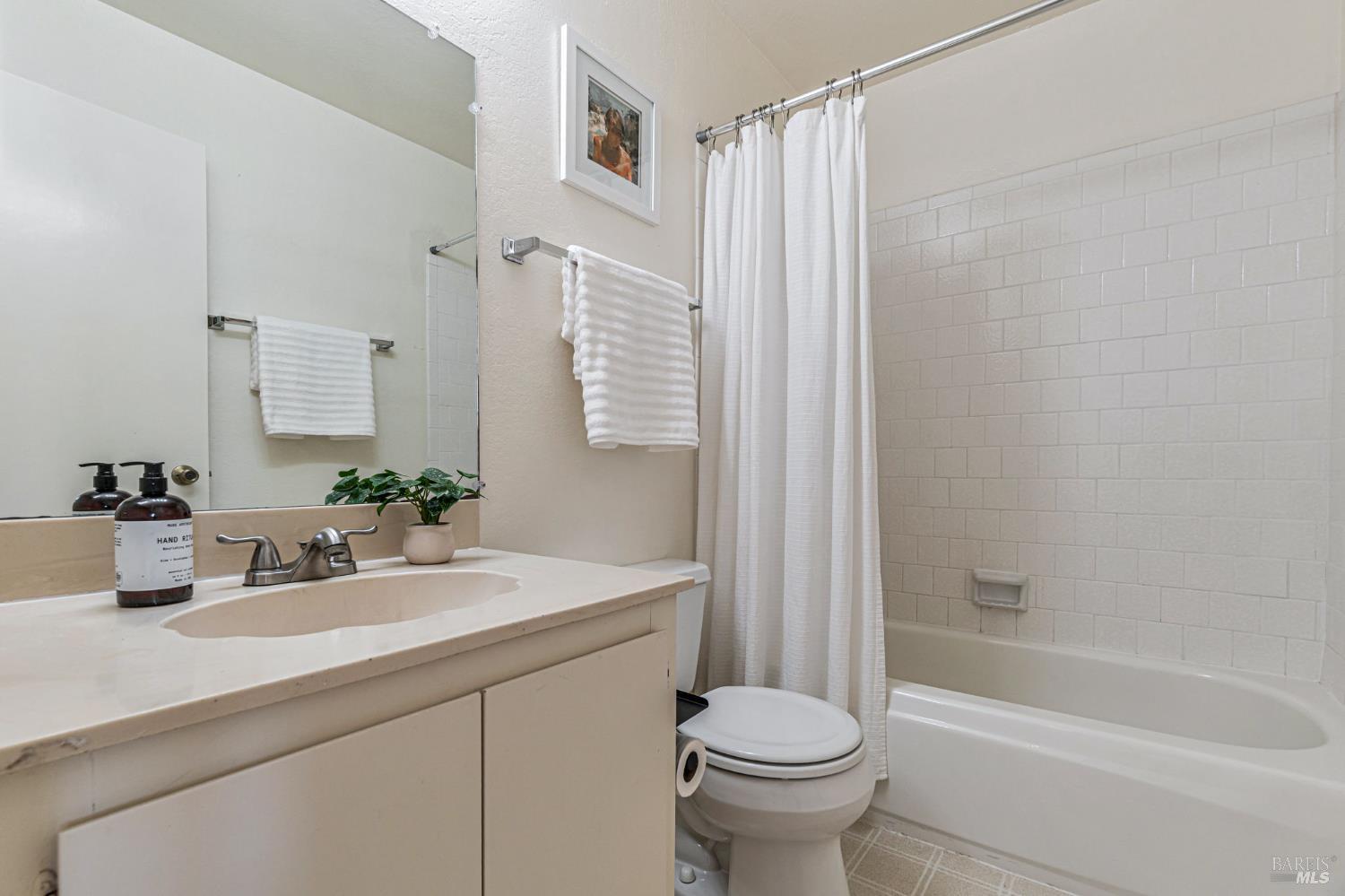 Detail Gallery Image 13 of 28 For 7 Byron Cir, Mill Valley,  CA 94941 - 3 Beds | 2/1 Baths