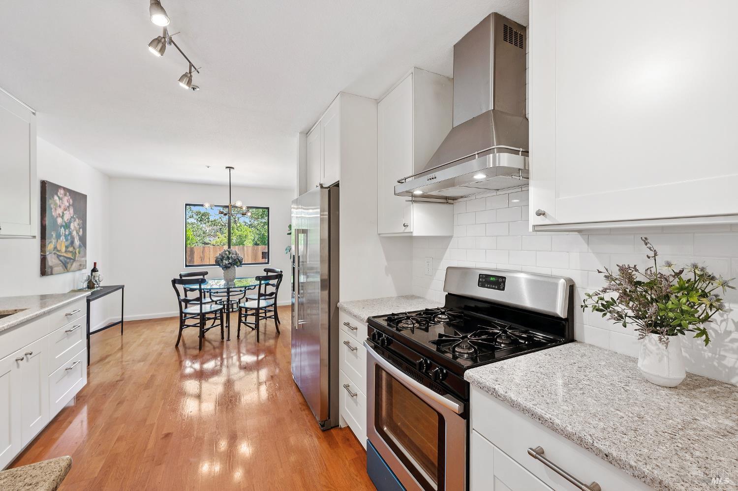 Detail Gallery Image 9 of 17 For 5 Briarwood Ct, Novato,  CA 94947 - 3 Beds | 2/1 Baths