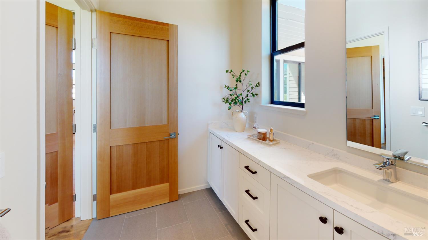 Detail Gallery Image 19 of 27 For 1010 Trentadue Way, Healdsburg,  CA 95448 - 4 Beds | 3/1 Baths