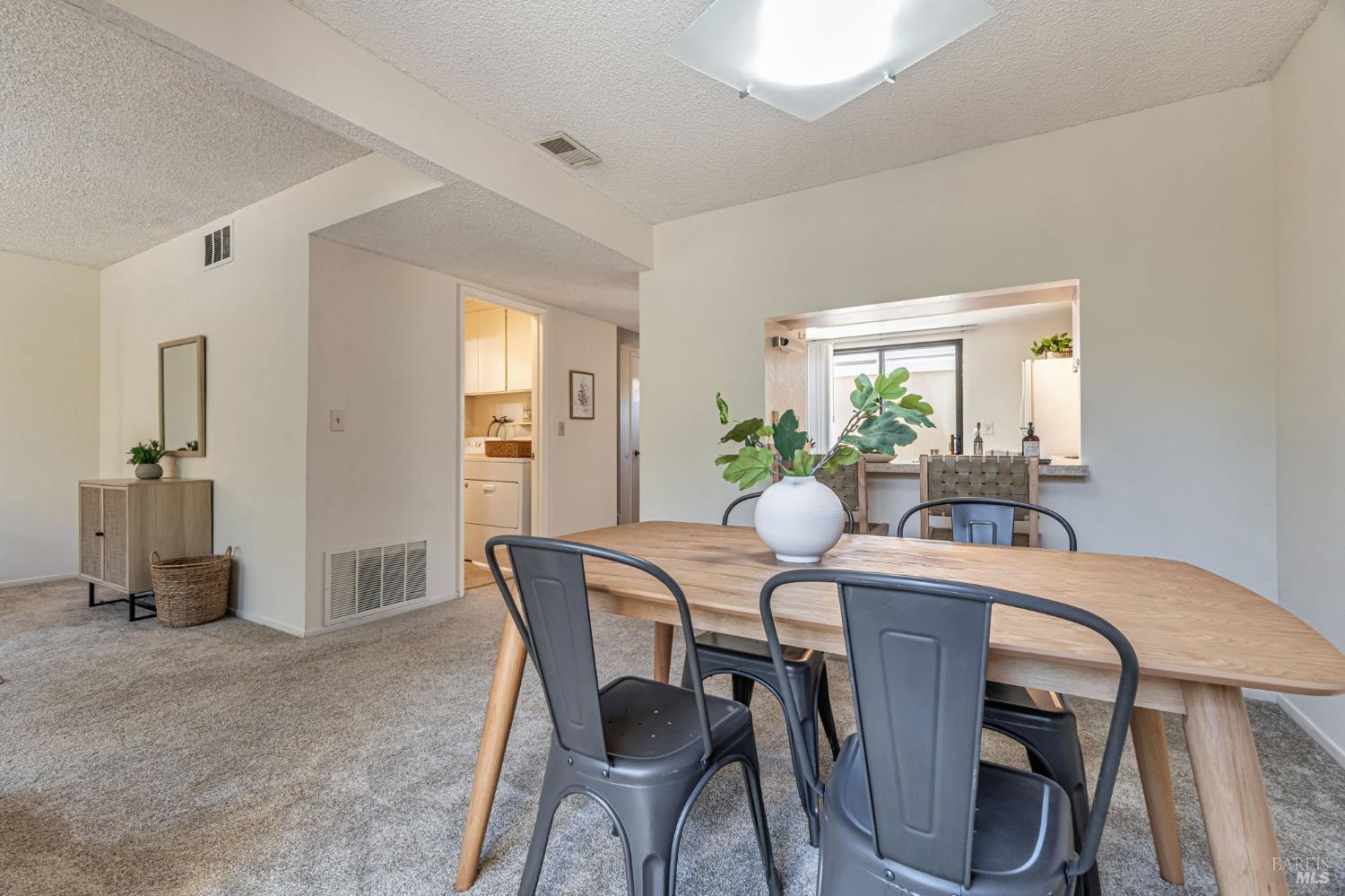 Detail Gallery Image 7 of 28 For 7 Byron Cir, Mill Valley,  CA 94941 - 3 Beds | 2/1 Baths