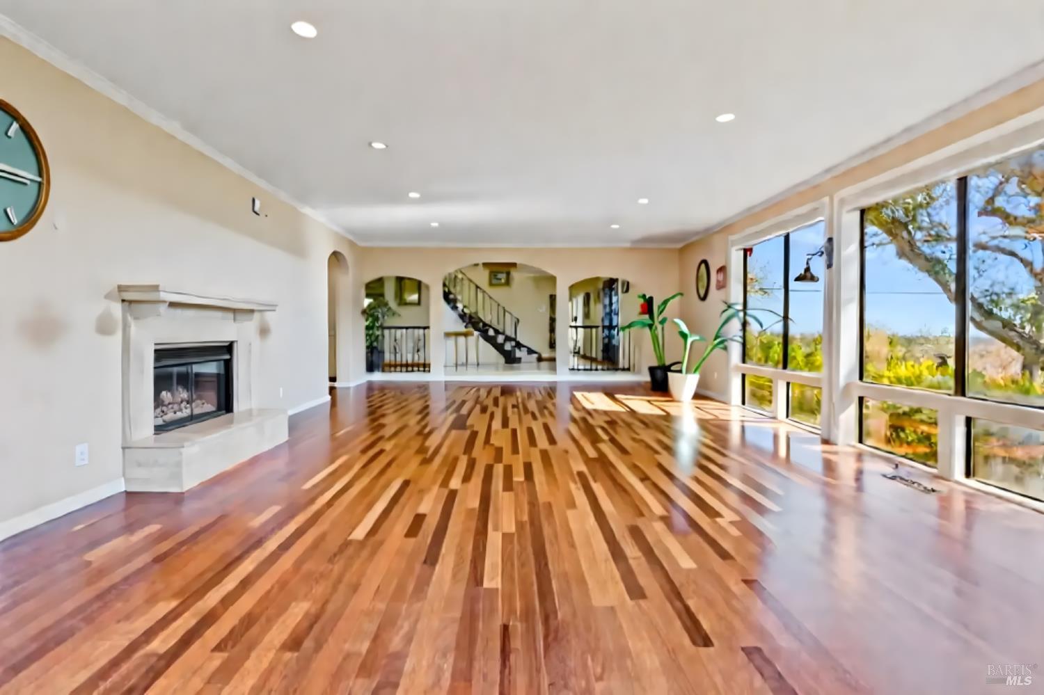 Detail Gallery Image 12 of 45 For 595 Michael Dr, Sonoma,  CA 95476 - 4 Beds | 4 Baths