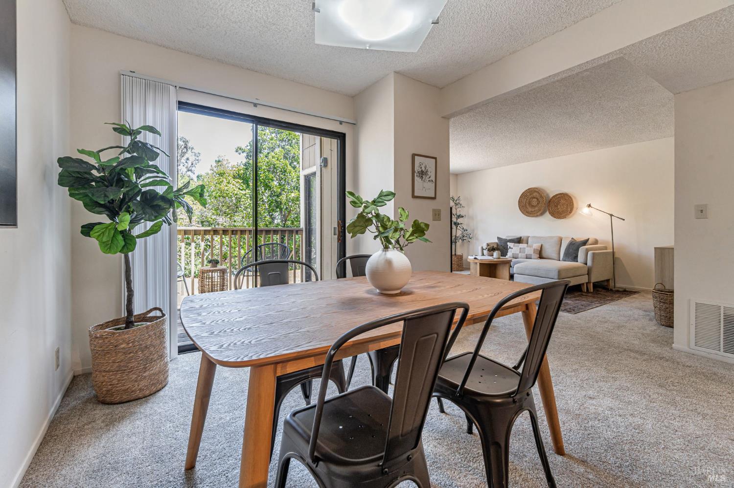 Detail Gallery Image 4 of 28 For 7 Byron Cir, Mill Valley,  CA 94941 - 3 Beds | 2/1 Baths
