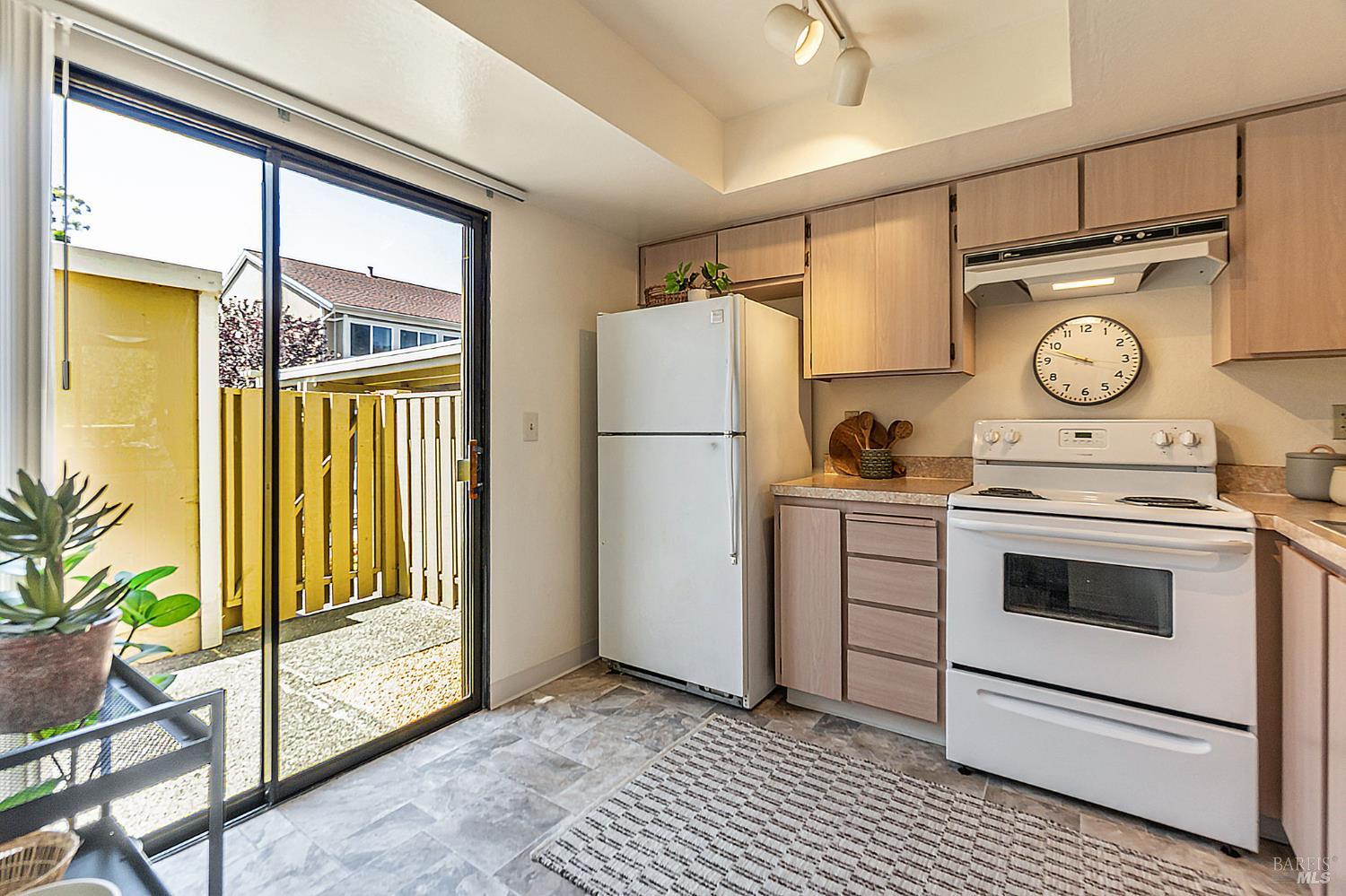 Detail Gallery Image 9 of 28 For 7 Byron Cir, Mill Valley,  CA 94941 - 3 Beds | 2/1 Baths