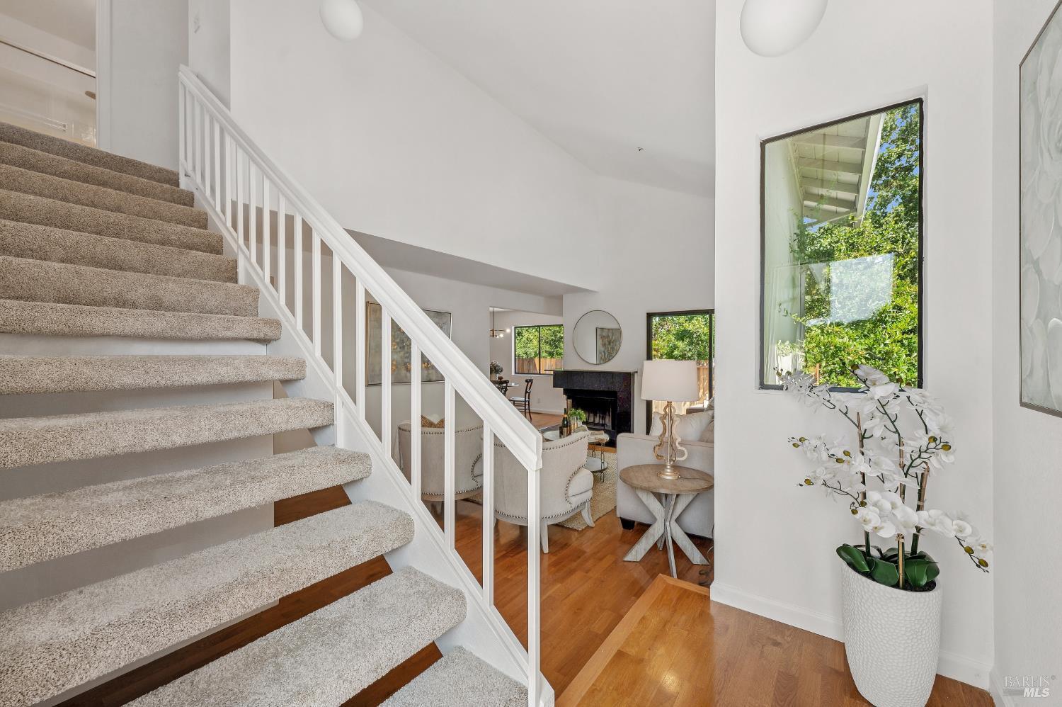 Detail Gallery Image 2 of 17 For 5 Briarwood Ct, Novato,  CA 94947 - 3 Beds | 2/1 Baths