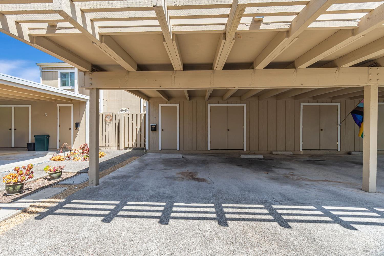 Detail Gallery Image 22 of 28 For 7 Byron Cir, Mill Valley,  CA 94941 - 3 Beds | 2/1 Baths