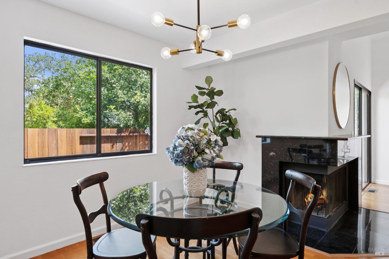 Detail Gallery Image 7 of 17 For 5 Briarwood Ct, Novato,  CA 94947 - 3 Beds | 2/1 Baths