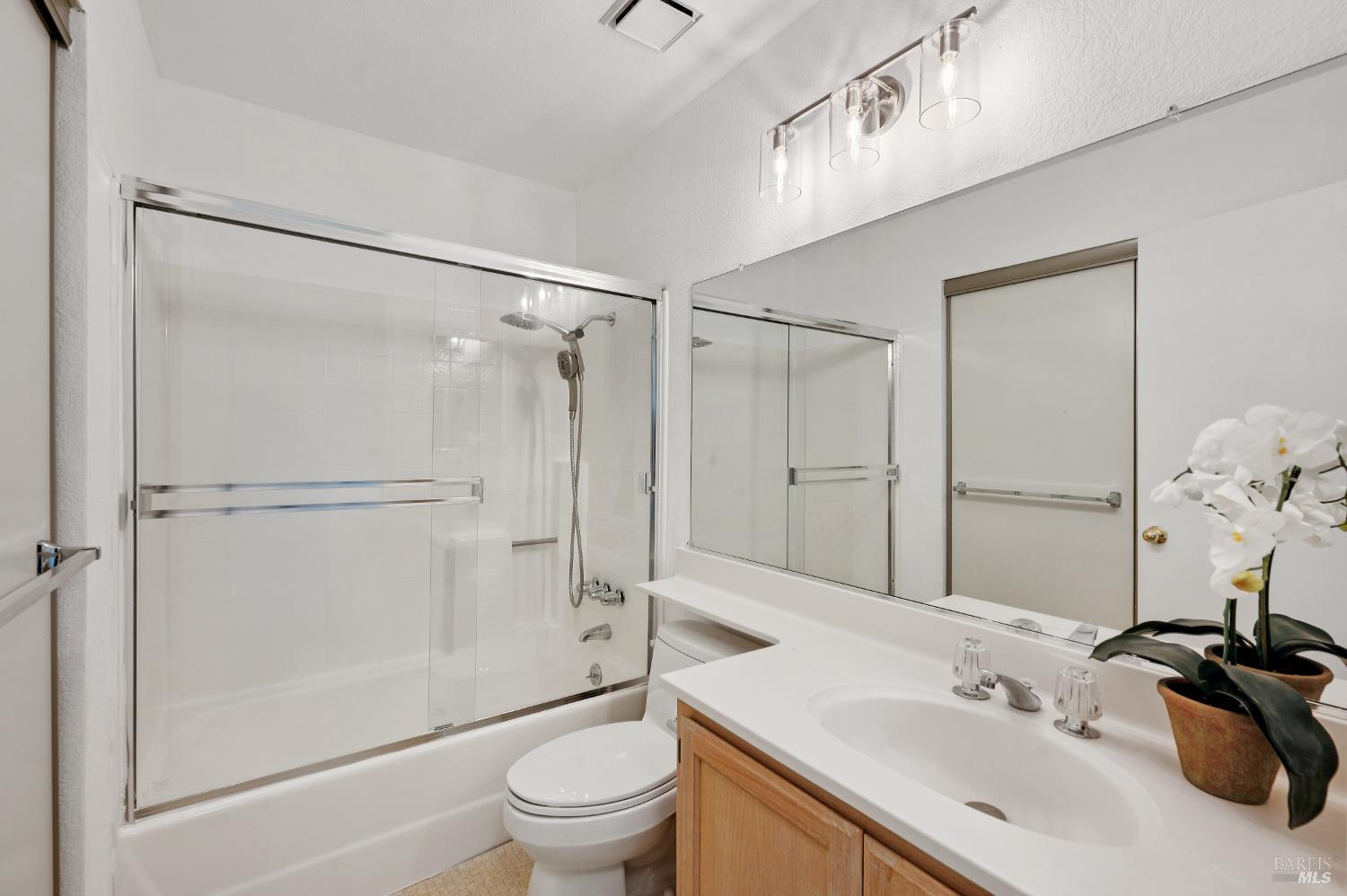 Detail Gallery Image 14 of 17 For 5 Briarwood Ct, Novato,  CA 94947 - 3 Beds | 2/1 Baths