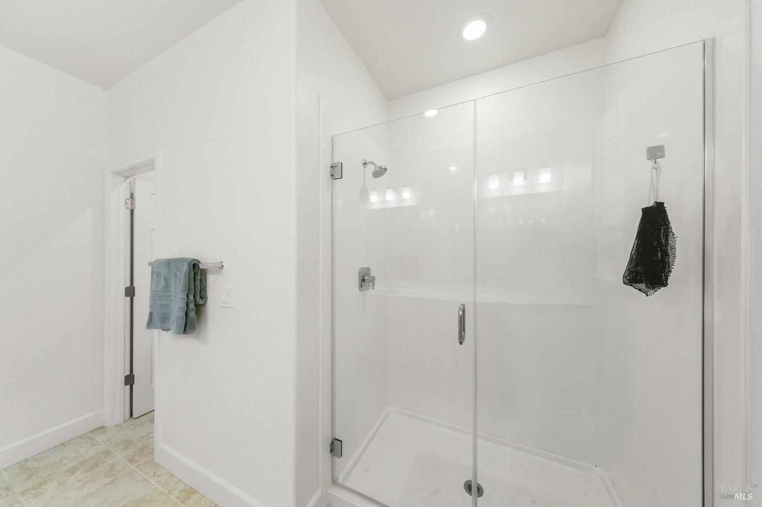 Vasquez Court, Vacaville, California image 32