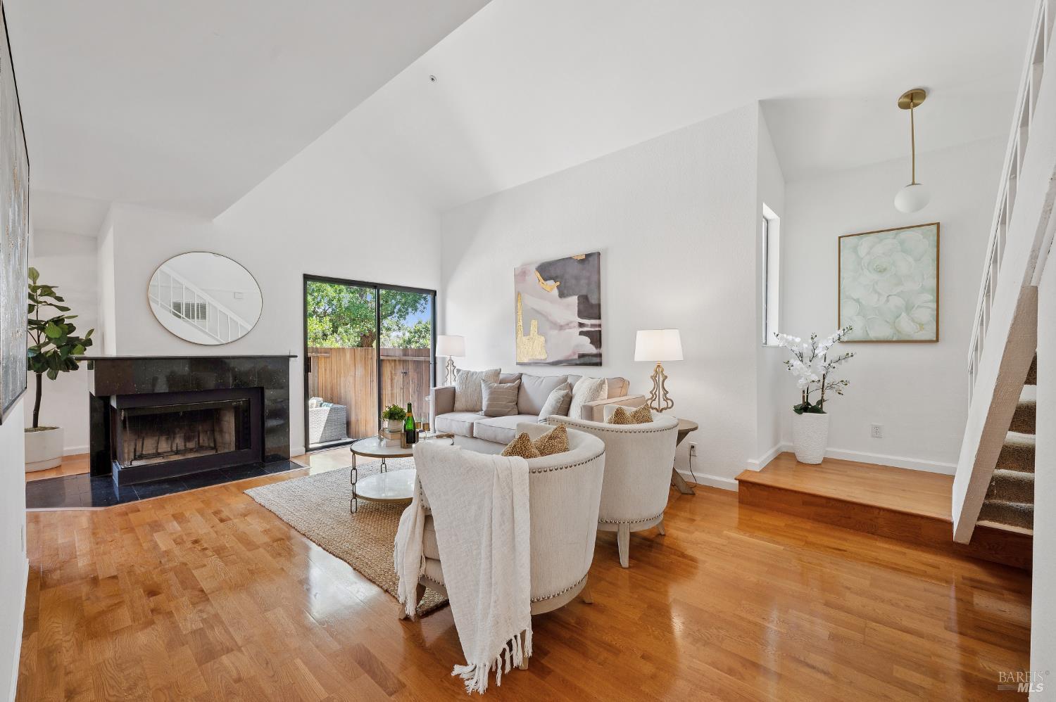 Detail Gallery Image 4 of 17 For 5 Briarwood Ct, Novato,  CA 94947 - 3 Beds | 2/1 Baths