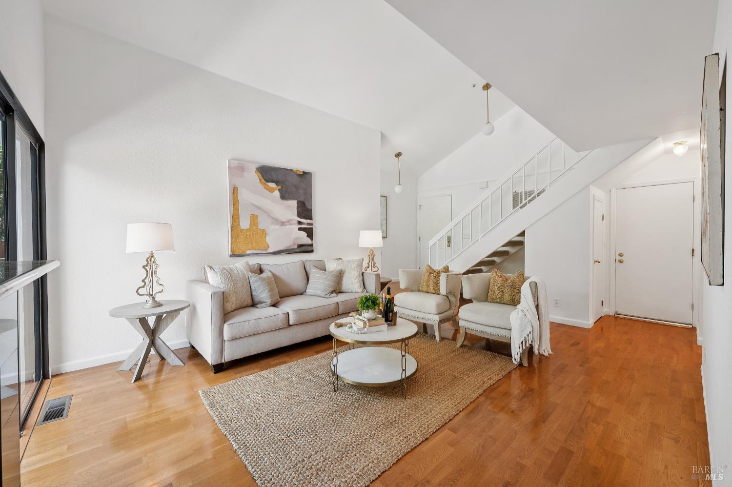Detail Gallery Image 5 of 17 For 5 Briarwood Ct, Novato,  CA 94947 - 3 Beds | 2/1 Baths