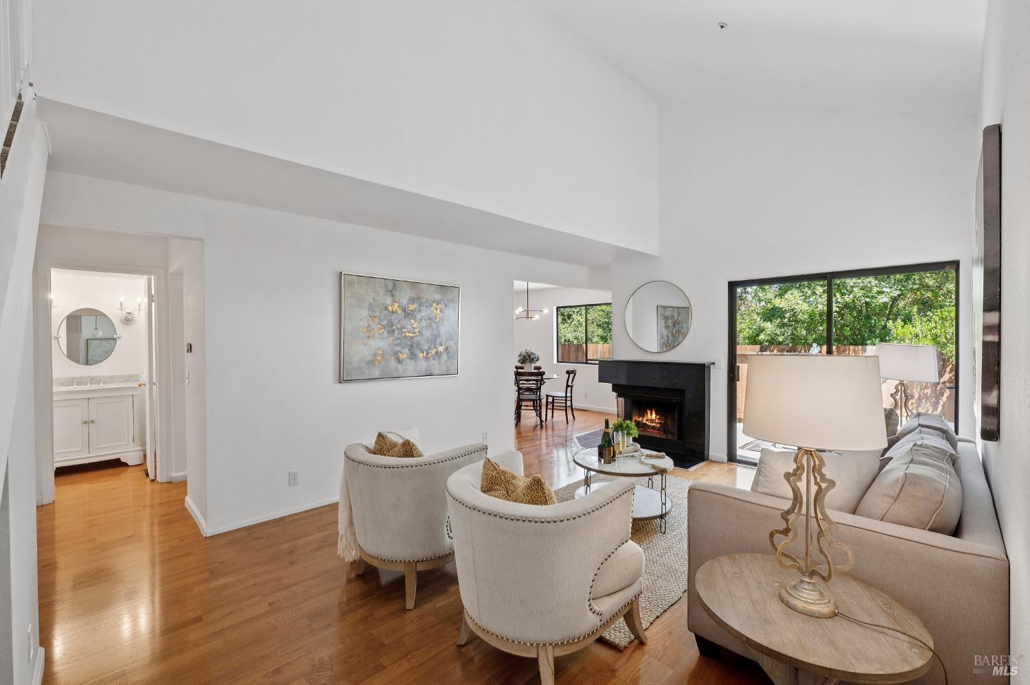 Detail Gallery Image 3 of 17 For 5 Briarwood Ct, Novato,  CA 94947 - 3 Beds | 2/1 Baths