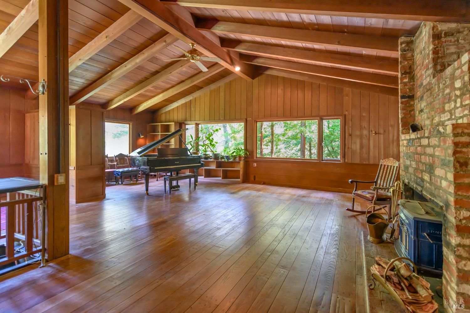 Detail Gallery Image 5 of 33 For 312 Shady Ln, Mill Valley,  CA 94941 - 5 Beds | 2 Baths