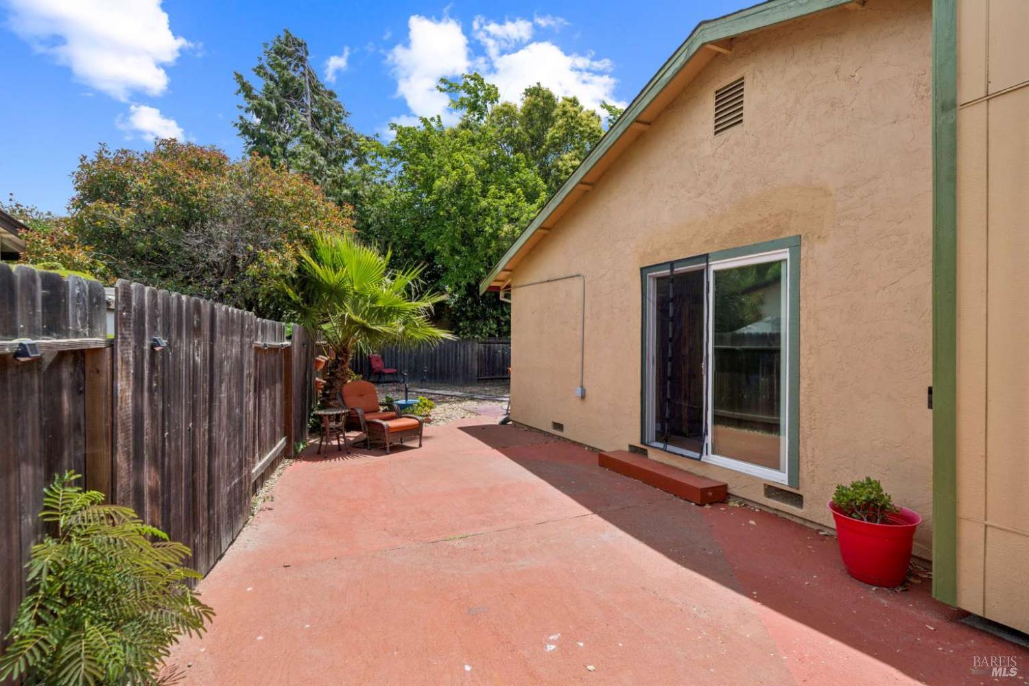 Woodlark Drive, Suisun City, California image 32