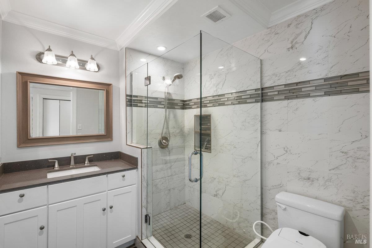 Detail Gallery Image 14 of 17 For 120 Seminary Dr 2c,  Mill Valley,  CA 94941 - 2 Beds | 2 Baths