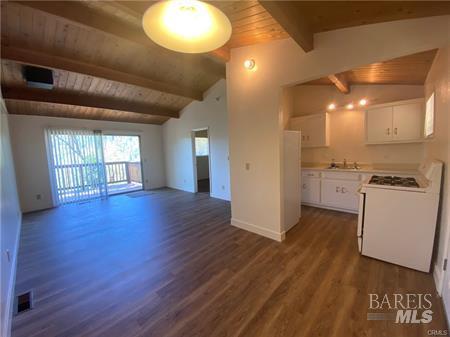 Detail Gallery Image 4 of 37 For 12137 Black Oak Dr, Loch Lomond,  CA 95461 - 3 Beds | 1 Baths