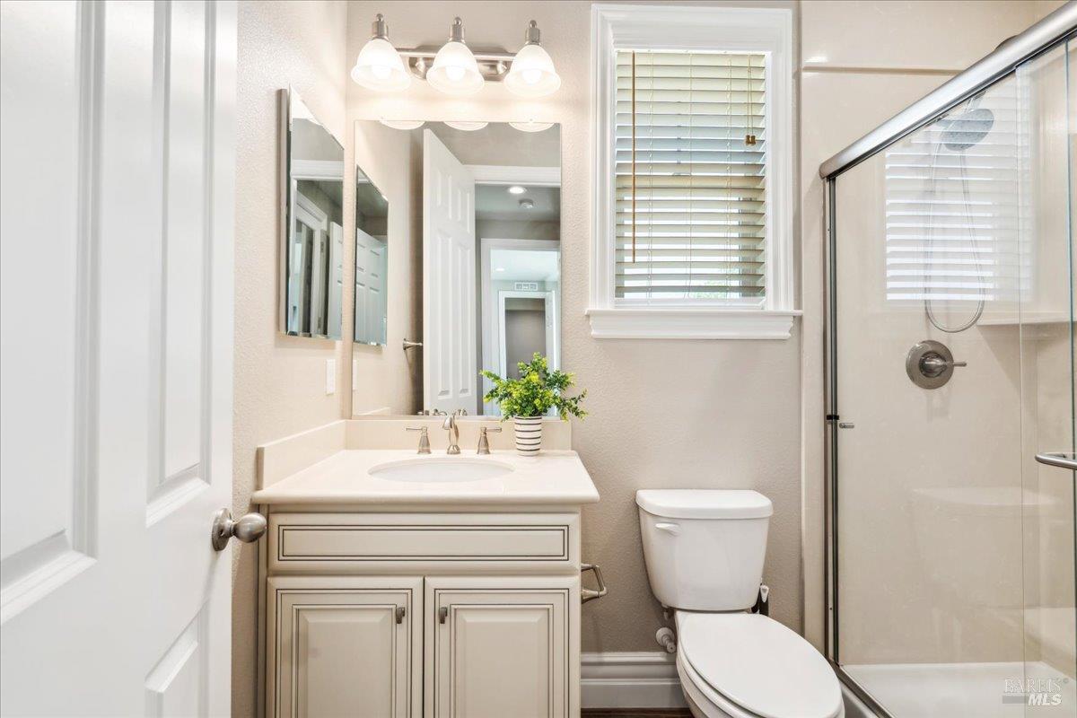 Detail Gallery Image 28 of 89 For 1012 Capitola Ct, Vacaville,  CA 95687 - 6 Beds | 4/1 Baths