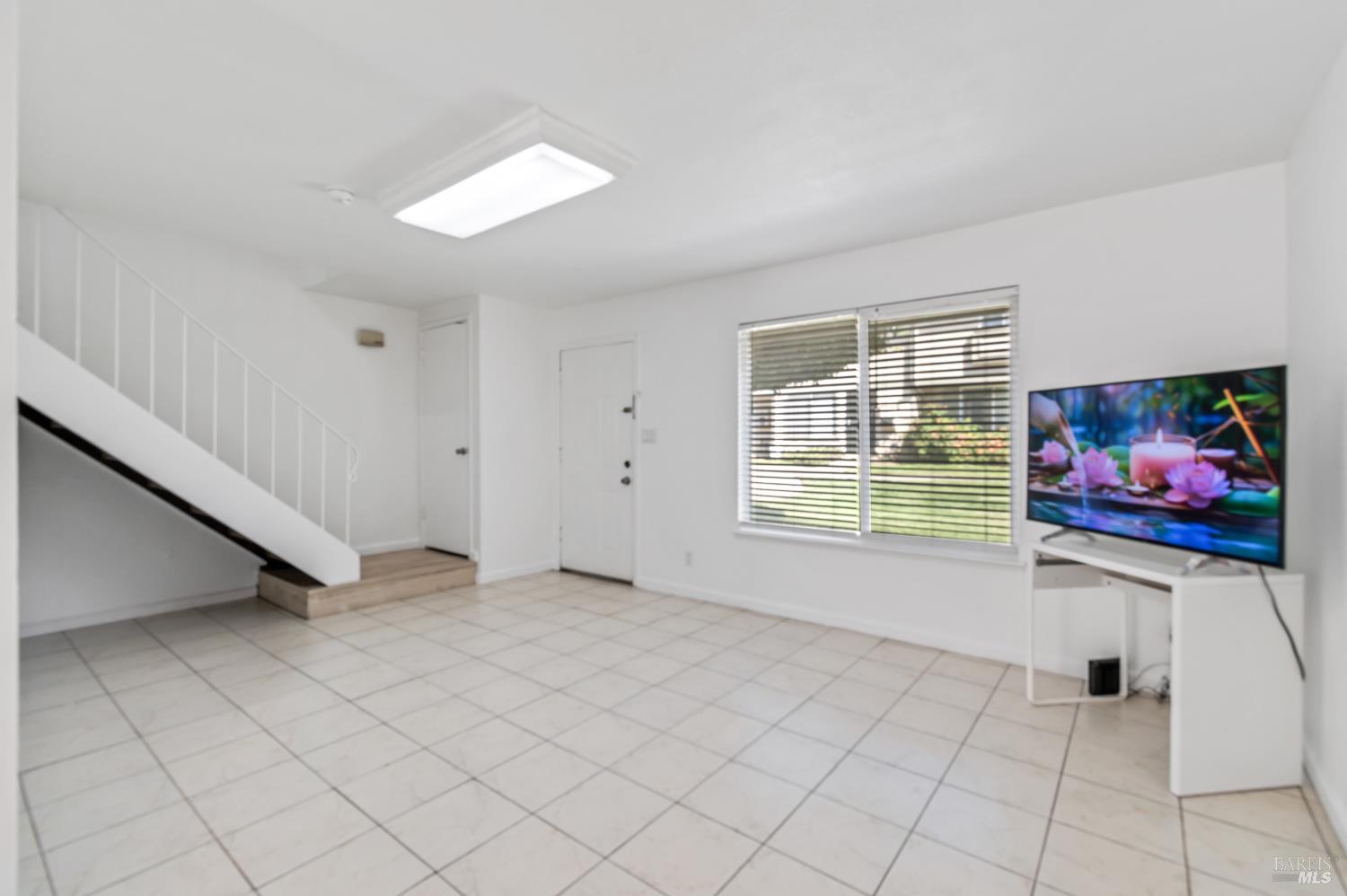 Detail Gallery Image 3 of 21 For 588 Crabapple Way, San Jose,  CA 95111 - 3 Beds | 1/1 Baths