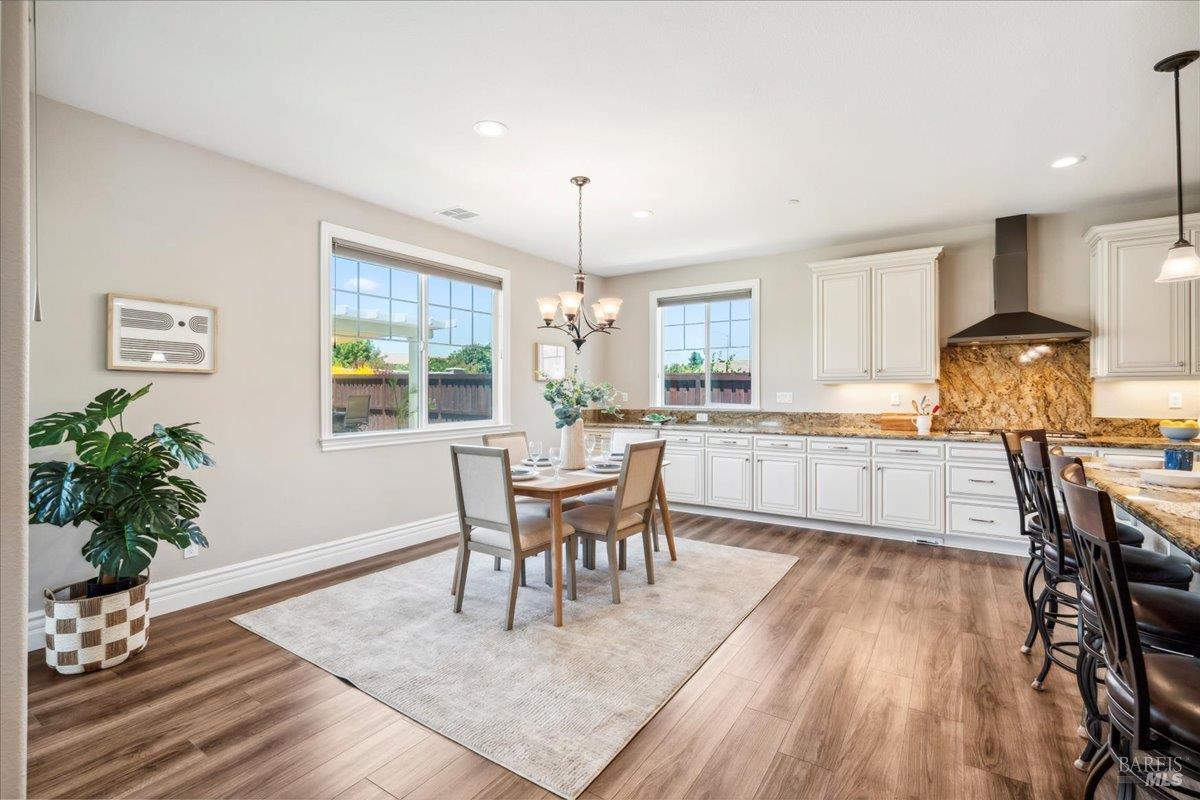 Detail Gallery Image 15 of 89 For 1012 Capitola Ct, Vacaville,  CA 95687 - 6 Beds | 4/1 Baths