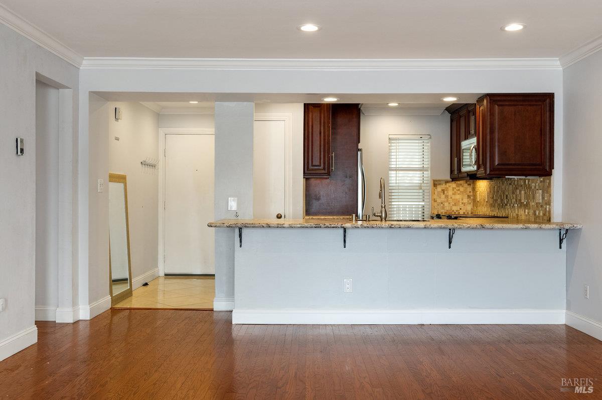 Detail Gallery Image 6 of 17 For 120 Seminary Dr 2c,  Mill Valley,  CA 94941 - 2 Beds | 2 Baths