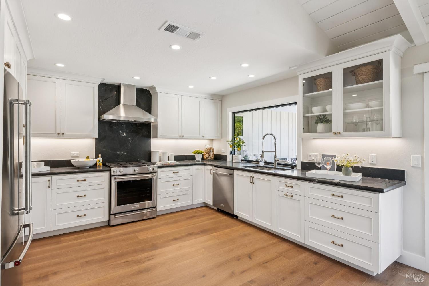 Detail Gallery Image 6 of 25 For 1830 Spring Mountain Rd, Saint Helena,  CA 94574 - 3 Beds | 2 Baths