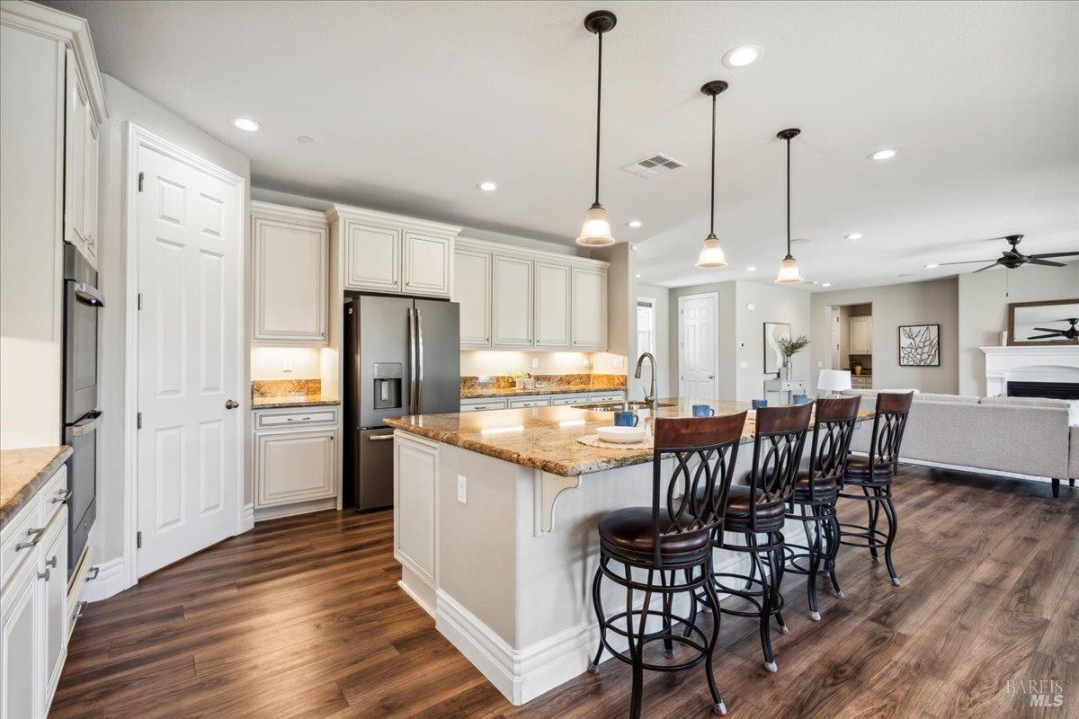 Detail Gallery Image 12 of 89 For 1012 Capitola Ct, Vacaville,  CA 95687 - 6 Beds | 4/1 Baths