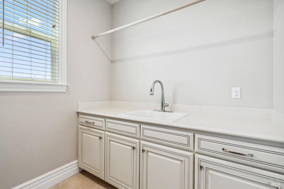 Detail Gallery Image 64 of 89 For 1012 Capitola Ct, Vacaville,  CA 95687 - 6 Beds | 4/1 Baths