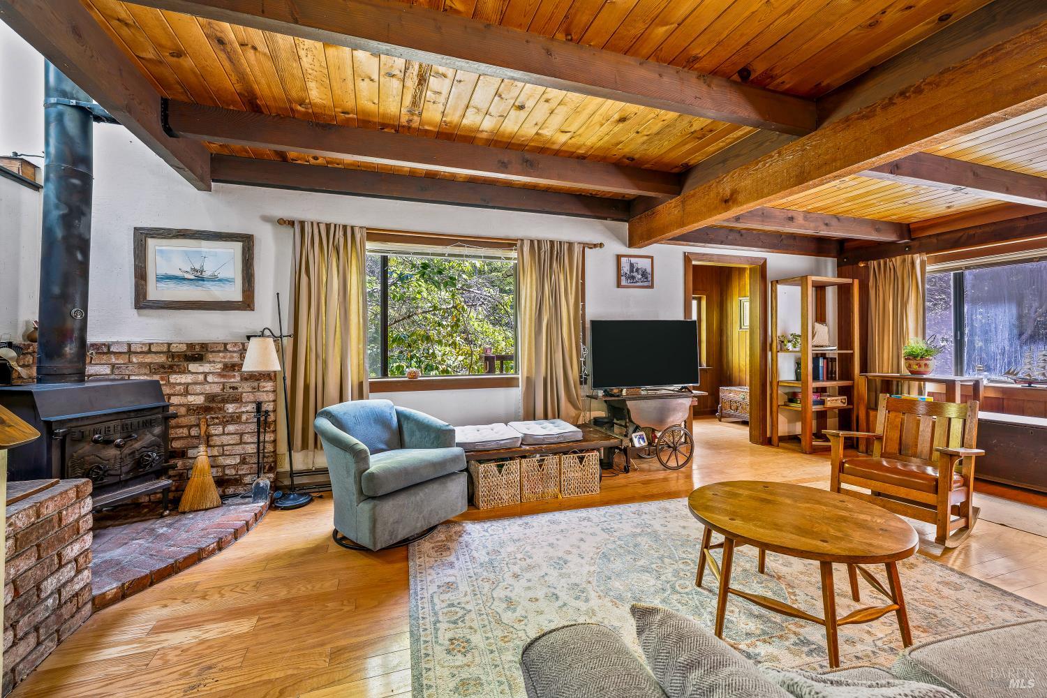Detail Gallery Image 3 of 27 For 43150 Little Lake Rd, Mendocino,  CA 95460 - 4 Beds | 1 Baths