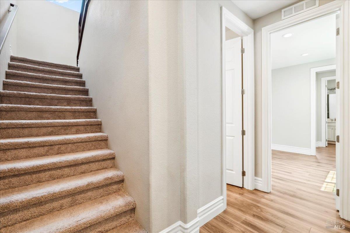 Detail Gallery Image 31 of 89 For 1012 Capitola Ct, Vacaville,  CA 95687 - 6 Beds | 4/1 Baths