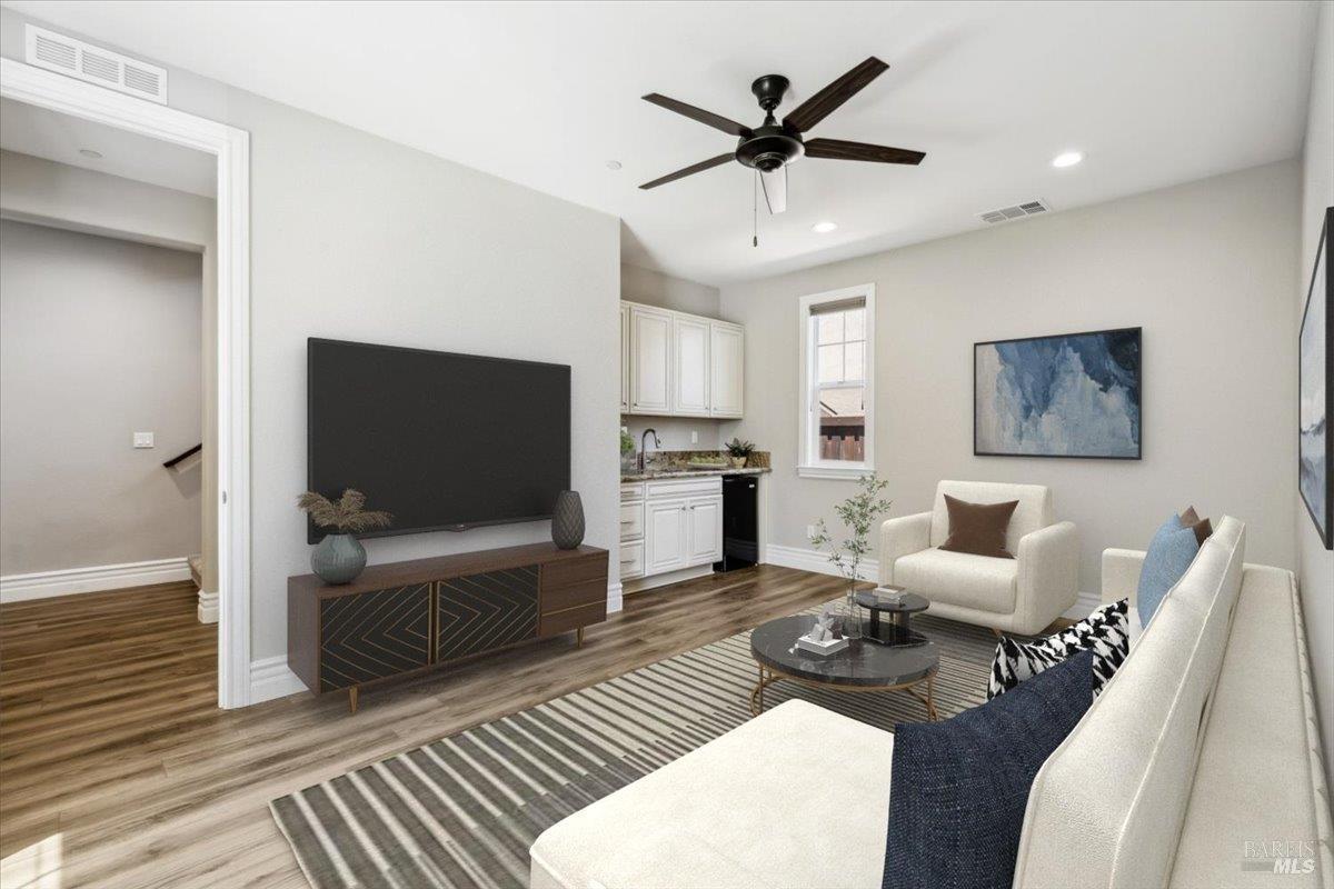 Detail Gallery Image 26 of 89 For 1012 Capitola Ct, Vacaville,  CA 95687 - 6 Beds | 4/1 Baths