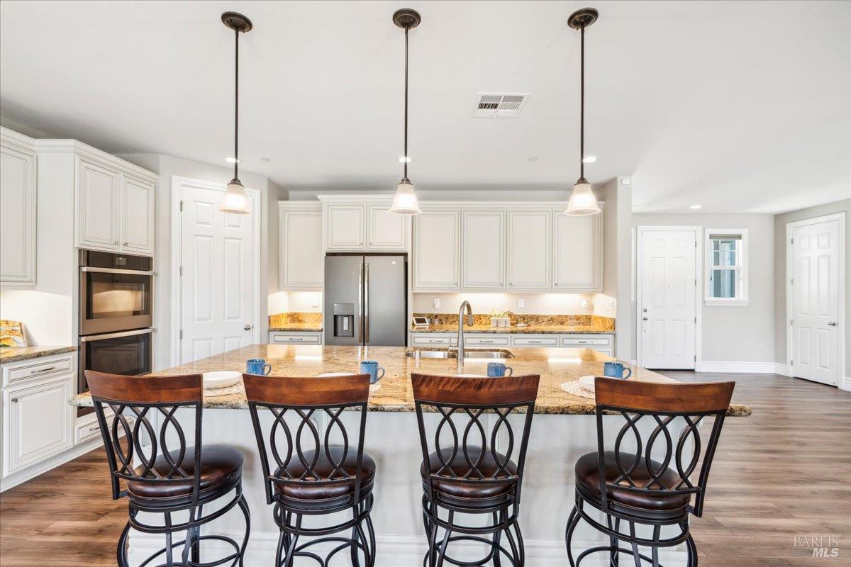 Detail Gallery Image 11 of 89 For 1012 Capitola Ct, Vacaville,  CA 95687 - 6 Beds | 4/1 Baths