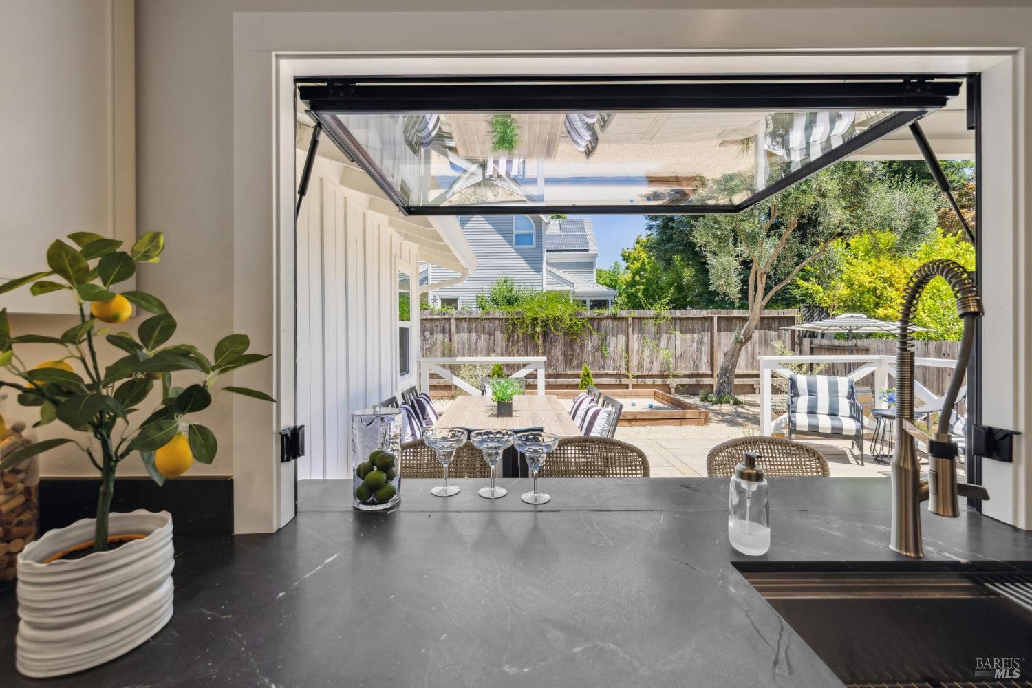 Detail Gallery Image 9 of 25 For 1830 Spring Mountain Rd, Saint Helena,  CA 94574 - 3 Beds | 2 Baths