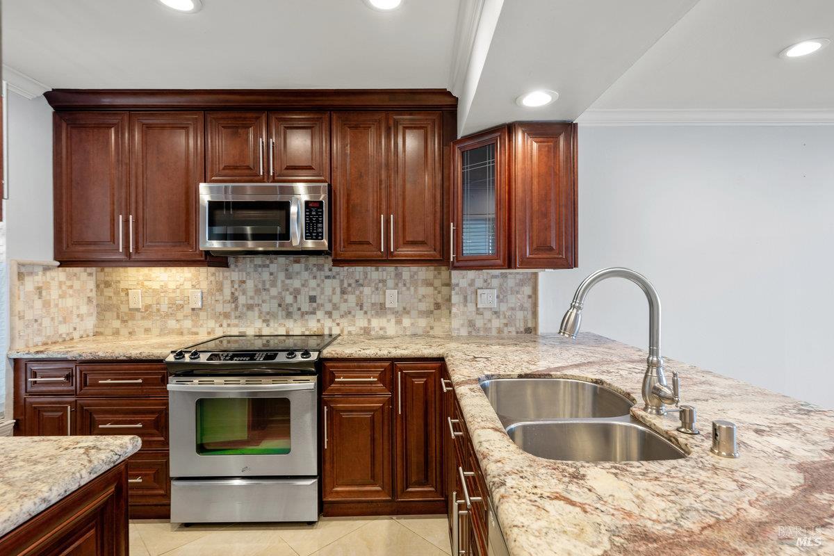 Detail Gallery Image 7 of 17 For 120 Seminary Dr 2c,  Mill Valley,  CA 94941 - 2 Beds | 2 Baths
