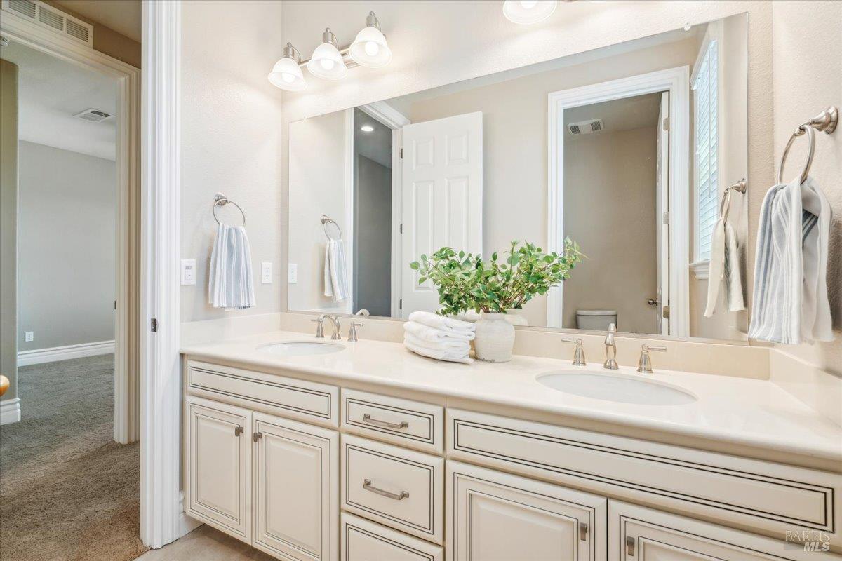 Detail Gallery Image 42 of 89 For 1012 Capitola Ct, Vacaville,  CA 95687 - 6 Beds | 4/1 Baths