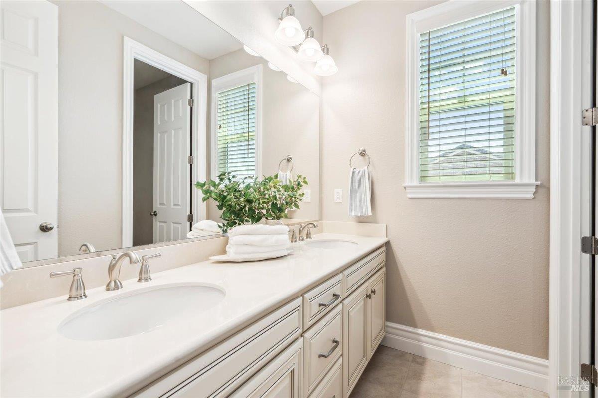 Detail Gallery Image 41 of 89 For 1012 Capitola Ct, Vacaville,  CA 95687 - 6 Beds | 4/1 Baths