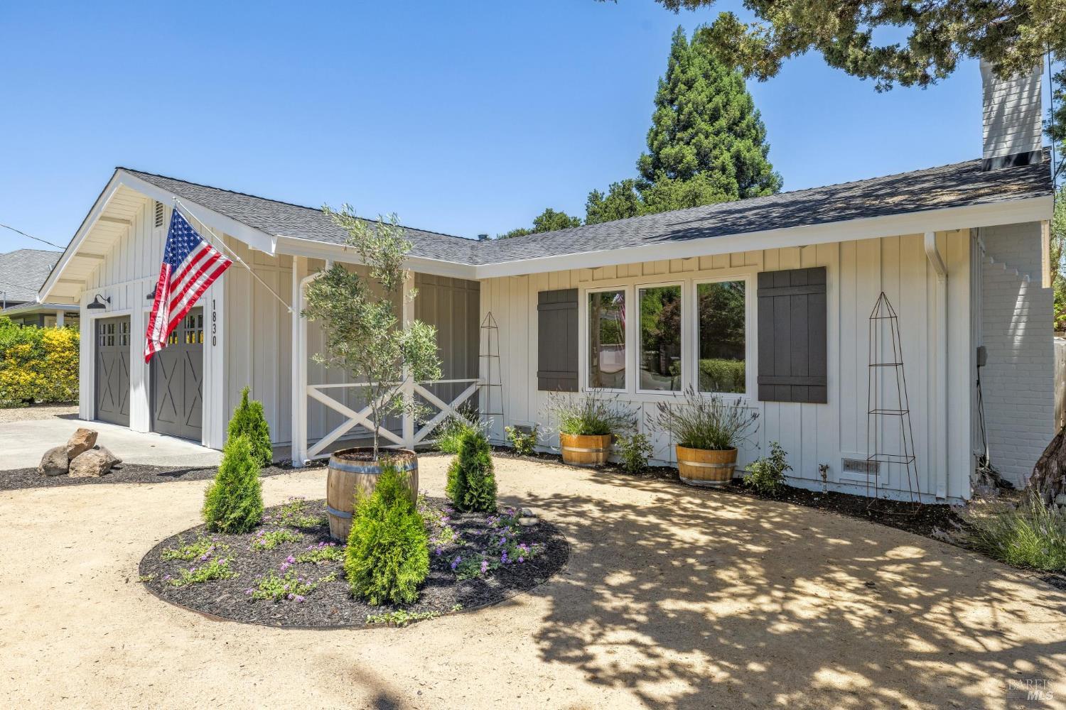 Detail Gallery Image 2 of 25 For 1830 Spring Mountain Rd, Saint Helena,  CA 94574 - 3 Beds | 2 Baths