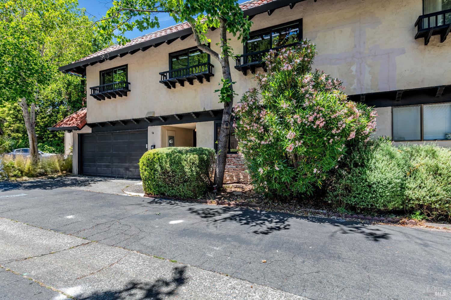 Detail Gallery Image 2 of 43 For 74 Grande Paseo Unkn, San Rafael,  CA 94903 - 4 Beds | 2/1 Baths