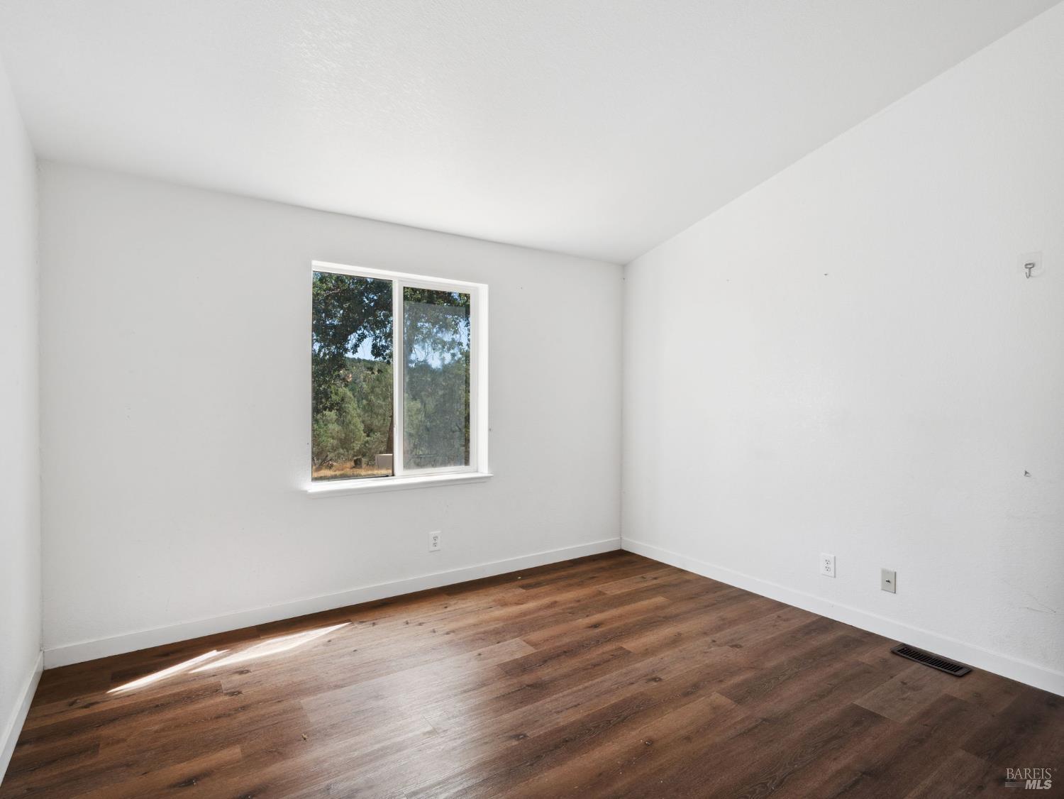 Detail Gallery Image 20 of 64 For 15400 May Hollow Rd, Lower Lake,  CA 95457 - 3 Beds | 2 Baths