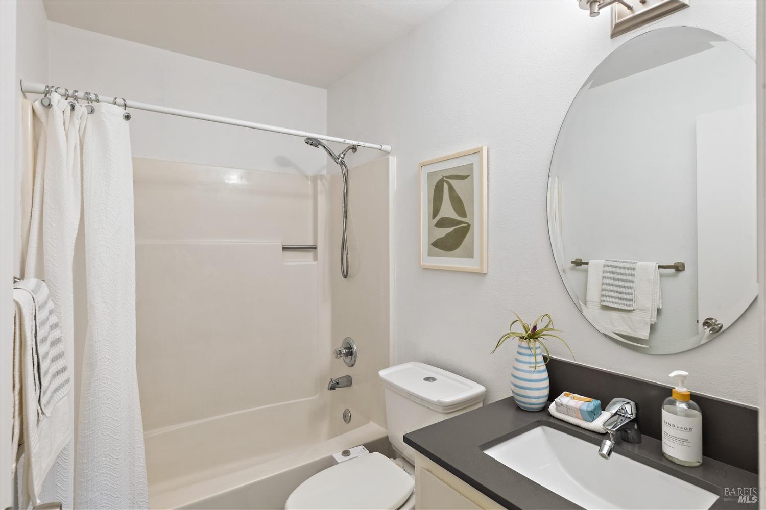 Detail Gallery Image 20 of 29 For 2829 Carmel St a,  Oakland,  CA 94602 - 3 Beds | 2 Baths