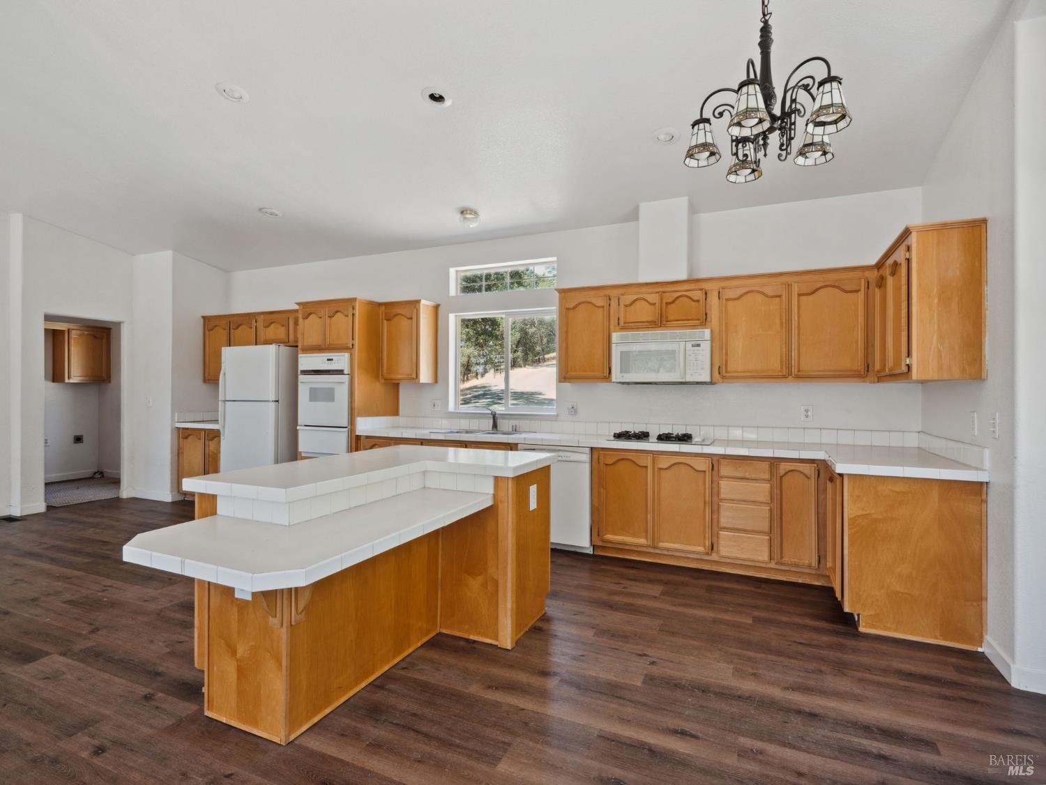 Detail Gallery Image 11 of 64 For 15400 May Hollow Rd, Lower Lake,  CA 95457 - 3 Beds | 2 Baths