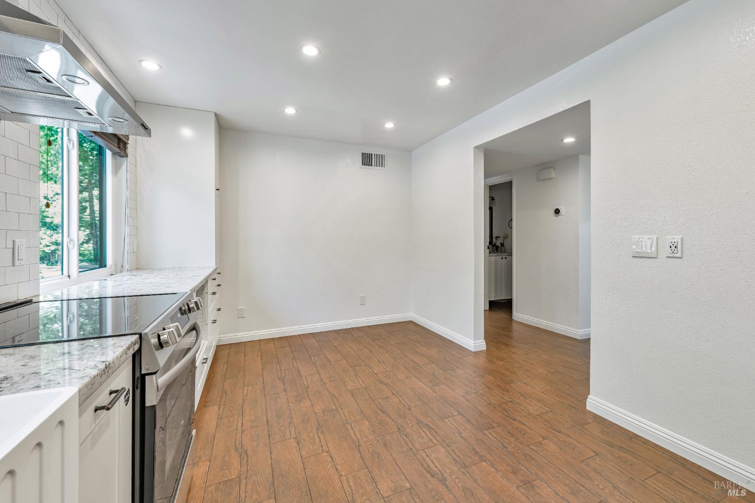 Detail Gallery Image 9 of 43 For 74 Grande Paseo Unkn, San Rafael,  CA 94903 - 4 Beds | 2/1 Baths
