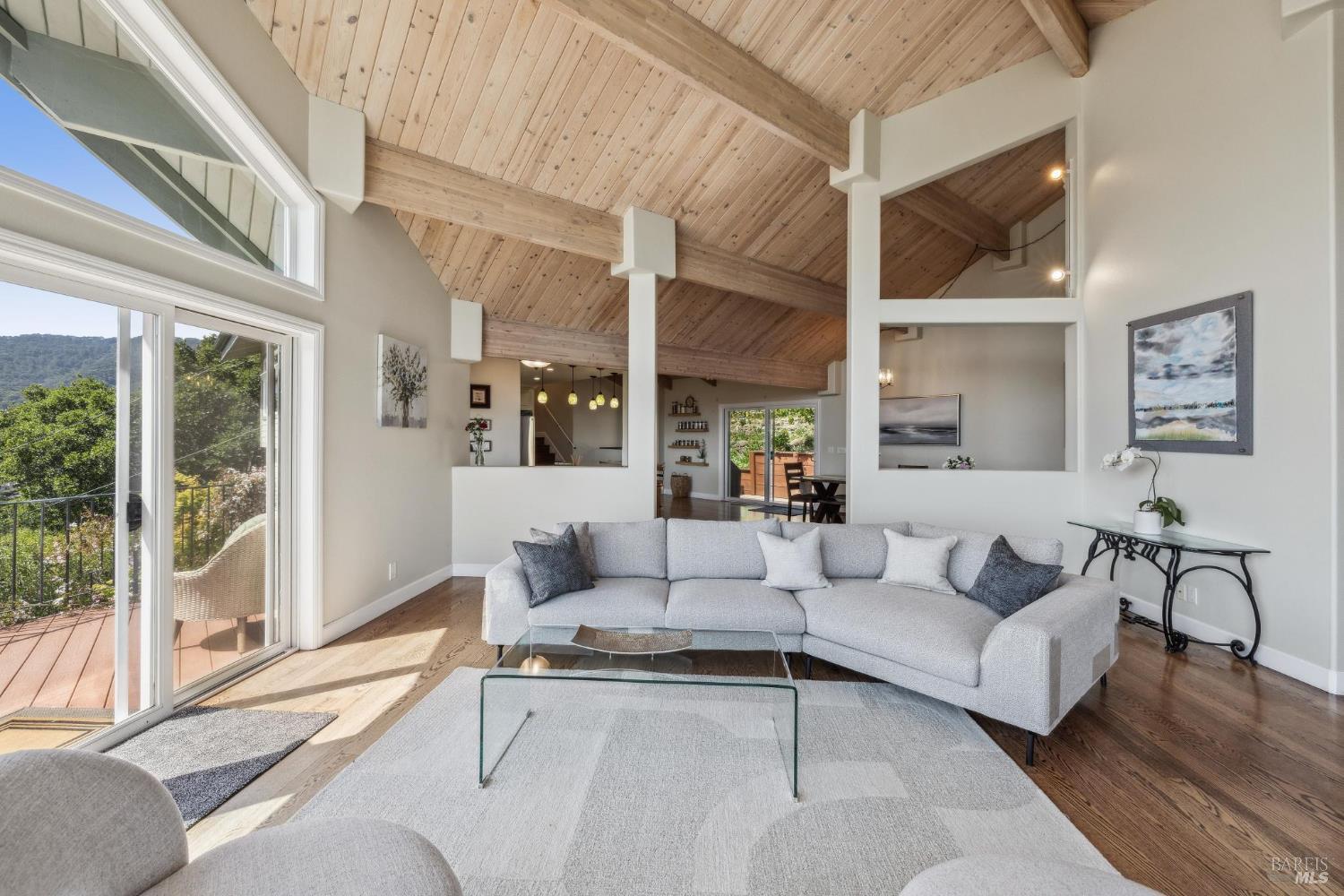 Detail Gallery Image 15 of 68 For 104 Eagle Dr, Novato,  CA 94949 - 4 Beds | 3 Baths