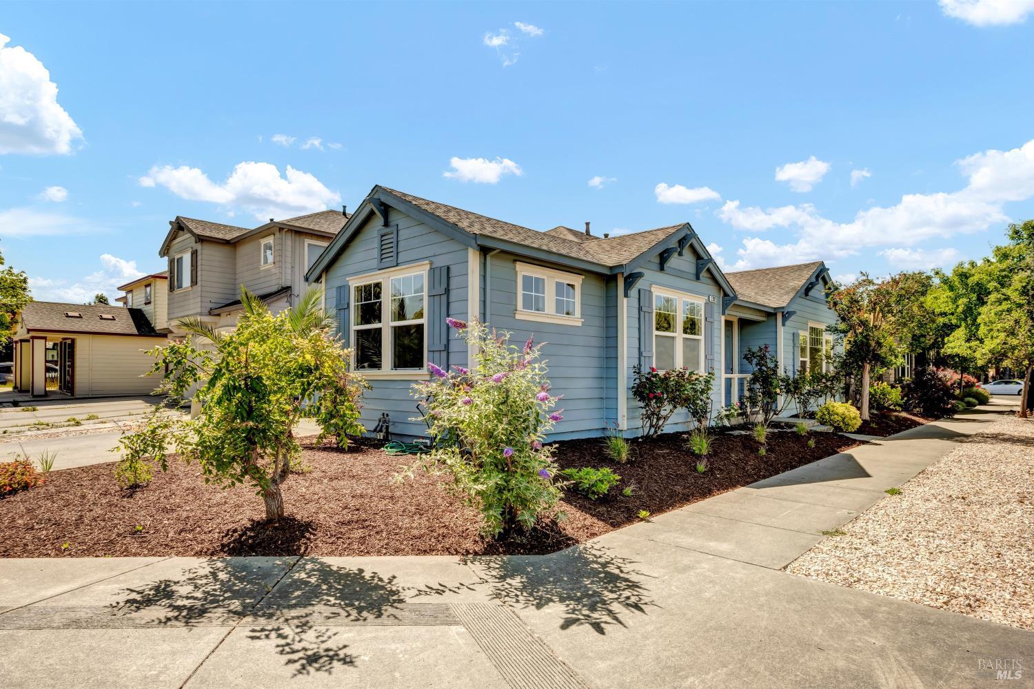 Detail Gallery Image 2 of 24 For 2782 Cumberland St, Santa Rosa,  CA 95407 - 3 Beds | 2 Baths