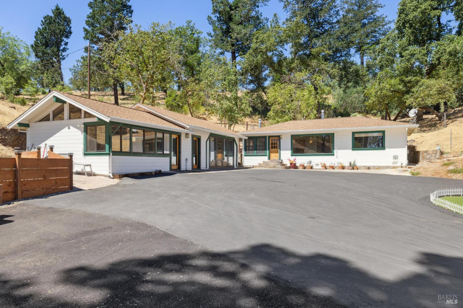 Detail Gallery Image 4 of 33 For 1200 Bennett Ln, Calistoga,  CA 94515 - 2 Beds | 1 Baths