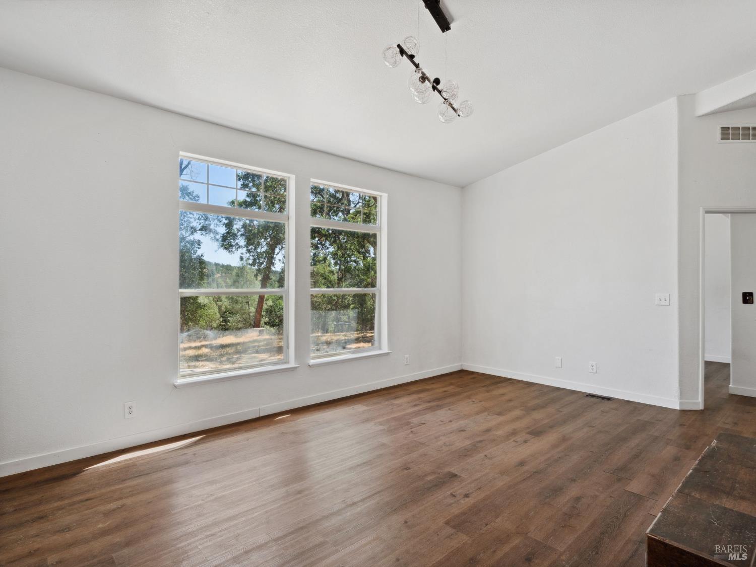 Detail Gallery Image 17 of 64 For 15400 May Hollow Rd, Lower Lake,  CA 95457 - 3 Beds | 2 Baths