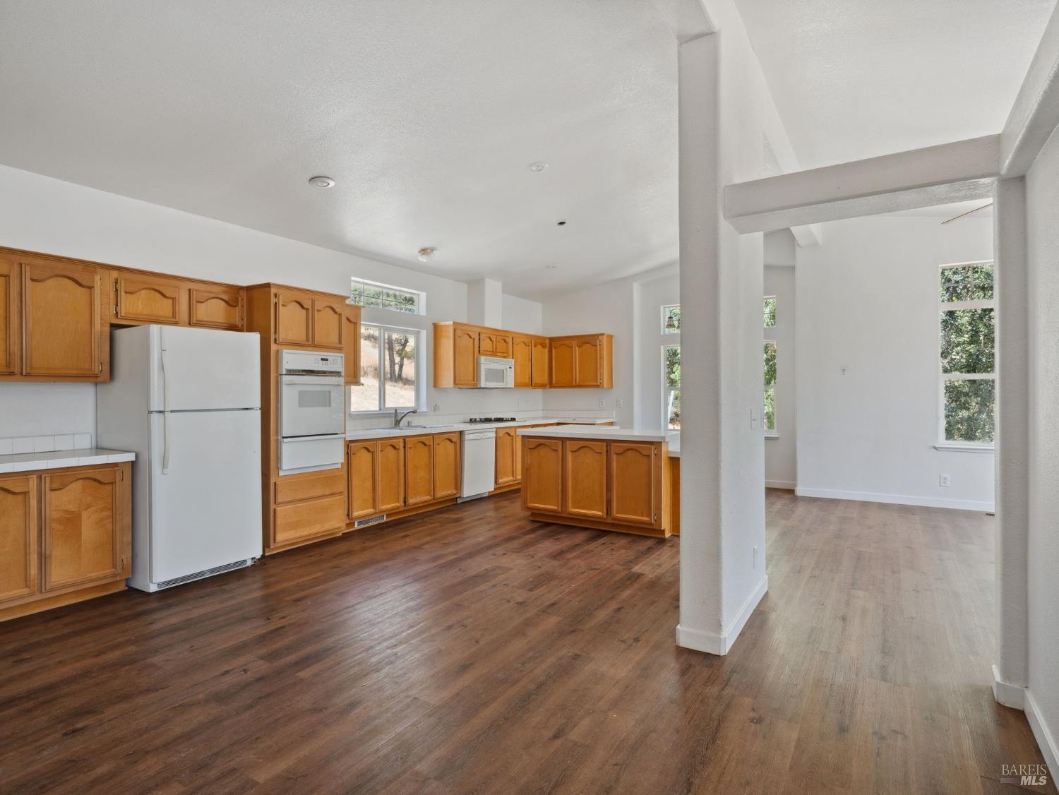 Detail Gallery Image 9 of 64 For 15400 May Hollow Rd, Lower Lake,  CA 95457 - 3 Beds | 2 Baths