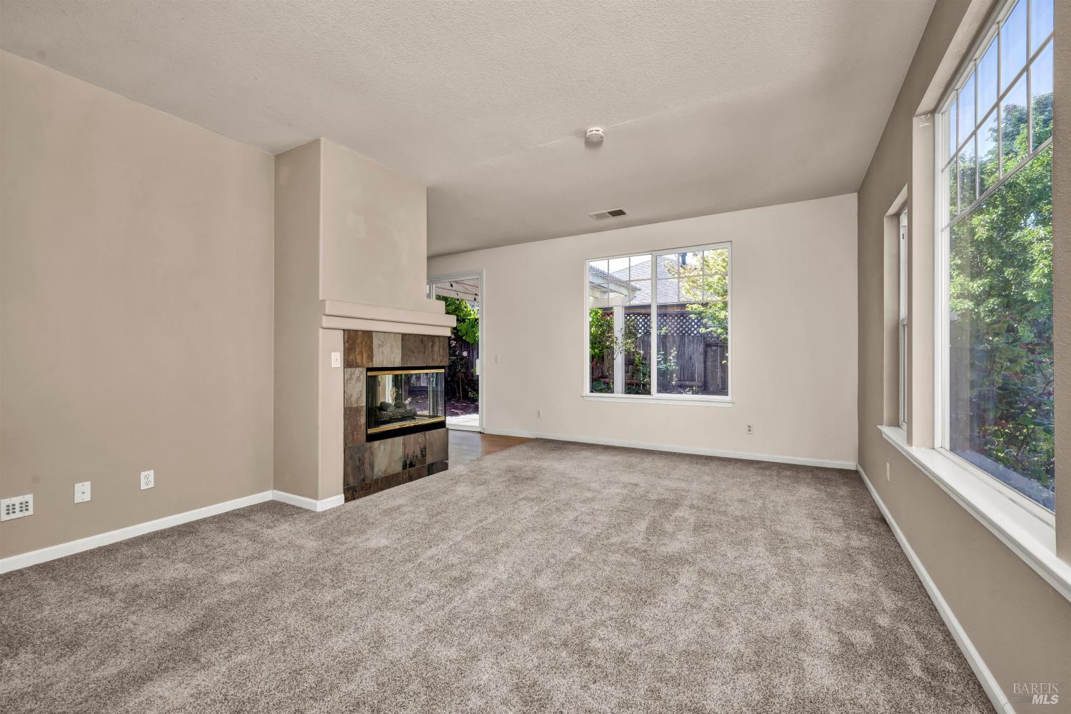 Detail Gallery Image 5 of 24 For 2782 Cumberland St, Santa Rosa,  CA 95407 - 3 Beds | 2 Baths