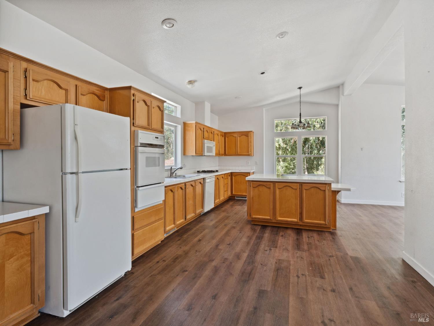 Detail Gallery Image 8 of 64 For 15400 May Hollow Rd, Lower Lake,  CA 95457 - 3 Beds | 2 Baths